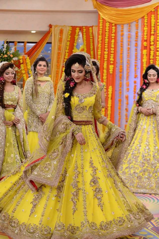 mehndi dresses for bride 2018