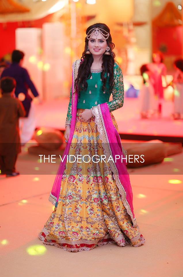 pakistani mehndi function dresses